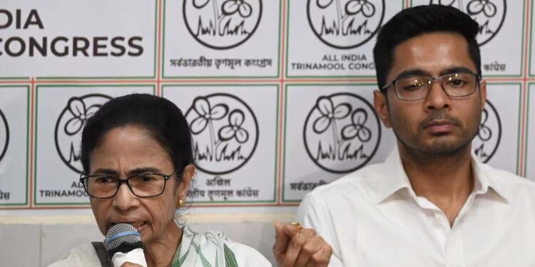 TMC में बढ़ी अंदरूनी कलह? ममता बनर्जी के सामने ही विधायकों ने उड़ाया अभिषेक का मजाक