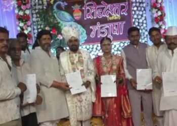 बेटे की शादी में अनोखा तोहफा, गांव के 3500 लोगों का कराया इंश्योरेंस