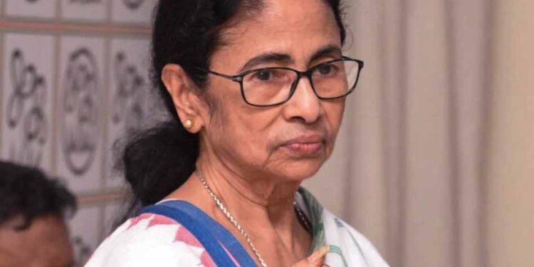 TMC में बगावत के संकेत! ममता बनर्जी की पार्टी छोड़ सकते हैं 20 सांसद