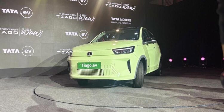 Tata की सबसे सस्ती EV लॉन्च! Tiago EV पर ₹1 लाख तक की कटौती और लाइफटाइम वारंटी