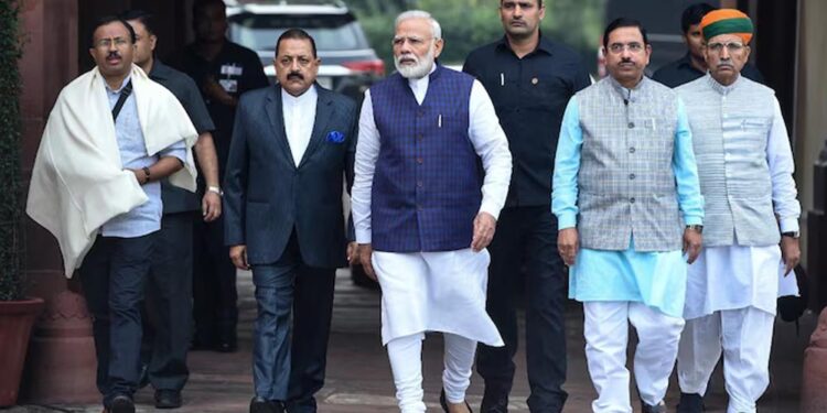 मोदी सरकार की नई स्कीम का बड़ा तोहफा, मिलेगा कैश, आसान लोन और इंश्योरेंस का लाभ