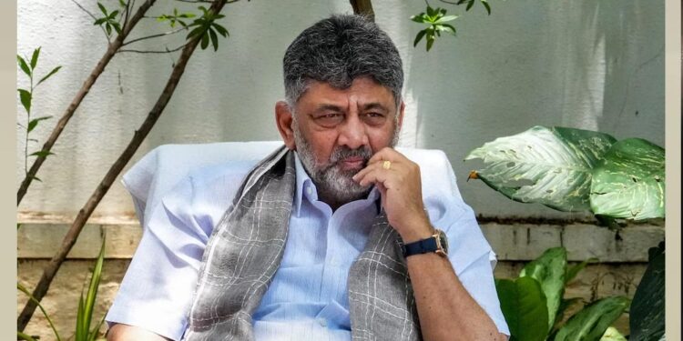 कर्नाटक में बड़ा सियासी उलटफेर! राज्यपाल ने स्वीकार किया सिद्धारमैया का इस्तीफा, डीके शिवकुमार का रास्ता साफ