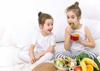 गर्मी में बच्चों की सेहत का ख्याल: डाइट में शामिल करें ये ठंडक देने वाले फूड्स