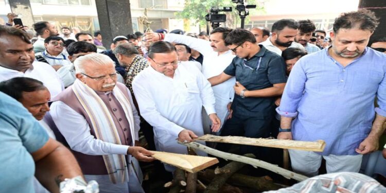 Uttarakhand News- नम आंखों से दी गई विदाई: राजकीय सम्मान के साथ पंचतत्व में विलीन हुए मेजर जनरल भुवन चंद्र खंडूड़ी, बेटे मनीष ने दी मुखाग्नि, अंतिम दर्शन को उमड़ा जनसैलाब….