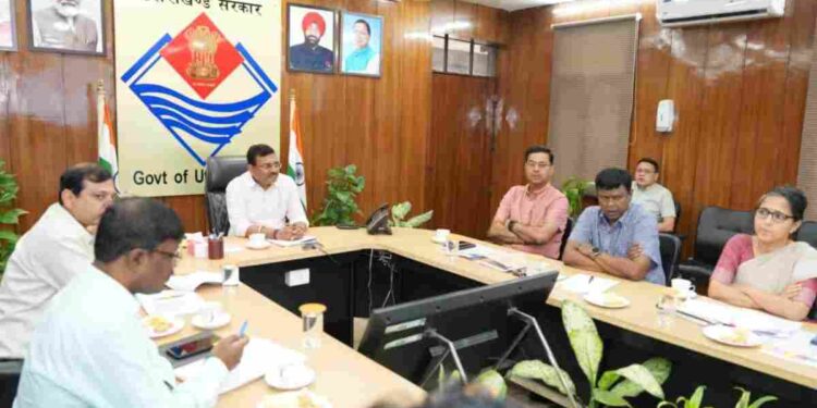 Uttarakhand News: सड़क सुरक्षा पर मुख्य सचिव आनंद बर्द्धन सख्त, बोले- कार्यों में डुप्लीकेसी न हो, तैयार करें एकीकृत कार्य योजना…..