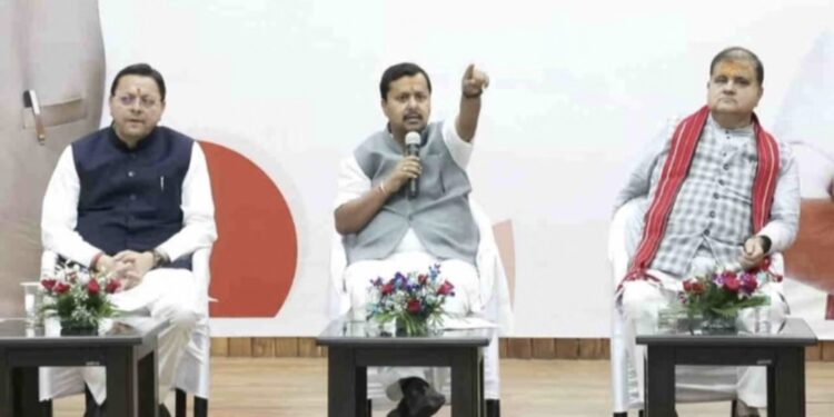 BJP अध्यक्ष का उत्तराखंड प्रवास: टपकेश्वर मंदिर में किए दर्शन, बूथ अध्यक्ष के घर पहुंचे, फिर युवाओं से संवाद