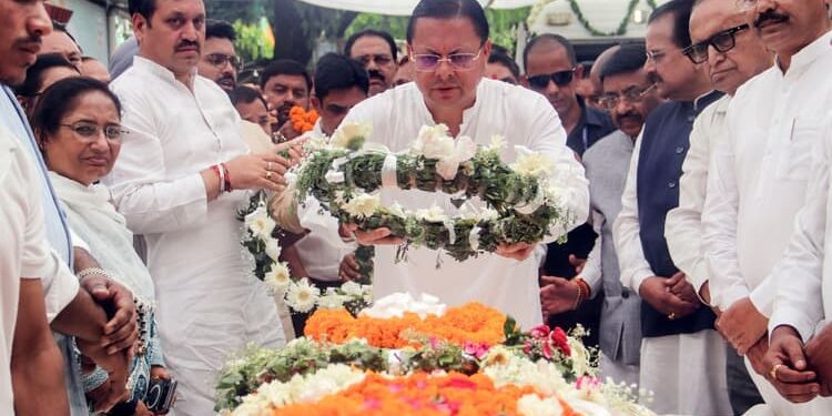 उत्तराखंड ने खोया अपना सशक्त नेता, बीसी खंडूरी को नम आंखों से दी गई अंतिम विदाई