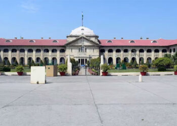 गंगा में इफ्तार पार्टी केस में बड़ा मोड़! हड्डियां फेंकने के आरोपियों को हाईकोर्ट से राहत, अब जेल से होंगे रिहा