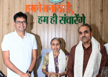 बस्तर में चिकित्सा की अलख जगाने वाले पद्मश्री डॉ. गोडबोले दंपति का वित्त मंत्री ओपी चौधरी ने किया आत्मीय अभिनंदन