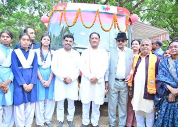 मुख्यमंत्री विष्णु देव साय ने ‘कामयाबी वेन’ को दिखाई हरी झंडी : दूरस्थ गांवों के विद्यार्थियों तक पहुंचेगी डिजिटल शिक्षा की नई रोशनी……