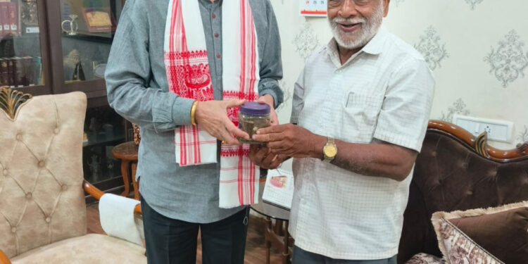 ’छत्तीसगढ़ चाय व्यापारी संघ के उपाध्यक्ष ने की राज्यपाल रमेन डेका से सौजन्य भेंट’….