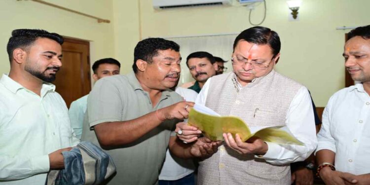 Uttarakhand News: जनता दरबार में एक्शन मोड में दिखे CM धामी, पेयजल से सड़क तक की समस्याओं पर दिए सख्त निर्देश…..