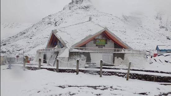 Hemkund Sahib Yatra: जो बोले सो निहाल…के जयघोष के साथ खुले हेमकुंड गुरुद्वारे के कपाट, हुई पहली अरदास