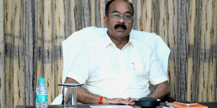 पुलिस को मिली अत्याधुनिक मोबाइल फॉरेंसिक वैन, उप मुख्यमंत्री अरुण साव कार्यशाला में वर्चुअली हुए शामिल, फॉरेंसिक वैन को दिखाई हरी झंडी….