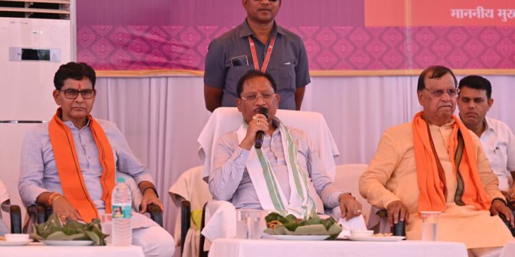 करहीबाजार समाधान शिविर में मुख्यमंत्री विष्णु देव साय ने दी विकास कार्यों की सौगात, विभिन्न योजनाओं के हितग्राहियों से किया संवाद…..
