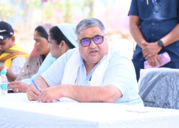 जनदर्शन में मंत्री राजेश अग्रवाल ने सुनी ग्रामीणों की समस्याएं, ग्राम हरिहरपुर में जनता से सीधा संवाद, त्वरित निराकरण के लिए अधिकारियों को दिए निर्देश….