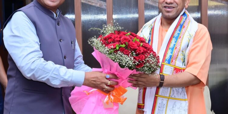 मुख्यमंत्री ने उत्तर प्रदेश के मुख्यमंत्री योगी आदित्यनाथ का किया आत्मीय स्वागत…..