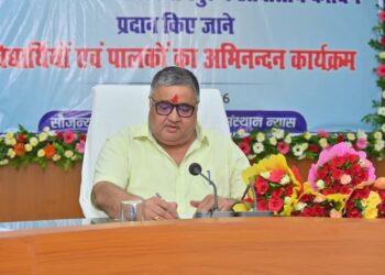 ओजस्वी सरगुजा : सपनों को मिलेगी नई उड़ान, 55 मेधावी विद्यार्थी नीट-जेईई की तैयारी हेतु रायपुर रवाना- मंत्री राजेश अग्रवाल….