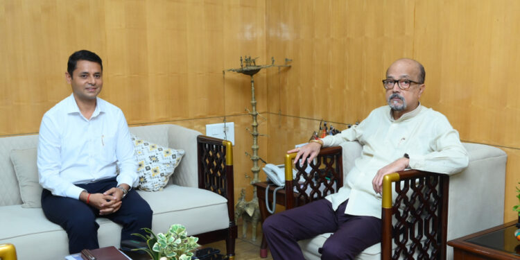 ’राज्यपाल रमेन डेका ने पर्यटन स्थलों का विकास एवं सुविधाएं बढ़ाने के दिए निर्देश’….
