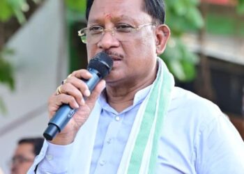 ’मुख्यमंत्री विष्णु देव साय ने बरगद के पेड़ के नीचे लगाई चौपाल, सुनी ग्रामीणों की समस्याएं’, योजनाओं की जमीनी स्थिति का लिया फीडबैक…..