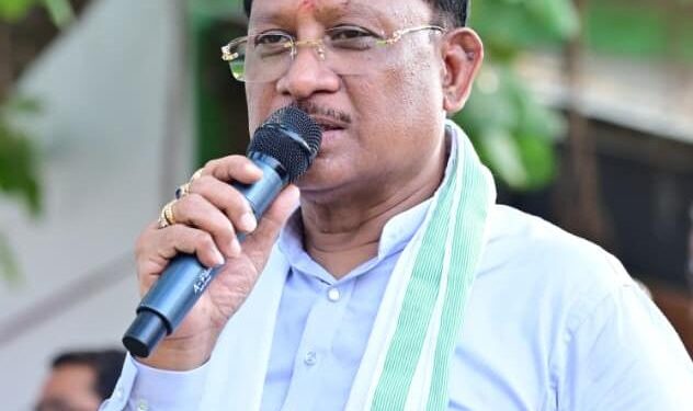 ’मुख्यमंत्री विष्णु देव साय ने बरगद के पेड़ के नीचे लगाई चौपाल, सुनी ग्रामीणों की समस्याएं’, योजनाओं की जमीनी स्थिति का लिया फीडबैक…..