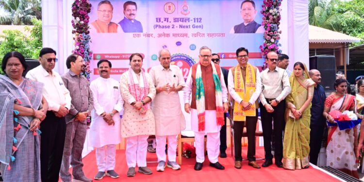 सुरक्षित छत्तीसगढ़ की ओर कदमः ‘नेक्स्ट जेन सीजी डायल-112’ के आधुनिक वाहनों को हरी झंडी, विधानसभा अध्यक्ष डॉ. रमन सिंह और वित्त मंत्री ओपी चौधरी ने राजनांदगांव से वाहनों को किया रवाना….