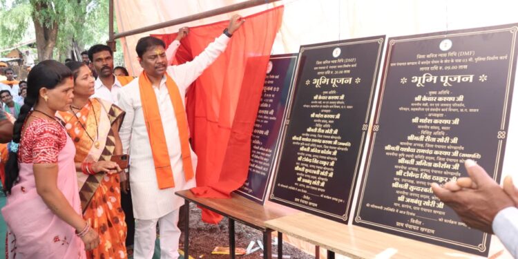 वन मंत्री केदार कश्यप ने एक करोड़ रुपए से अधिक के विकास कार्यों का किया भूमिपूजन…..