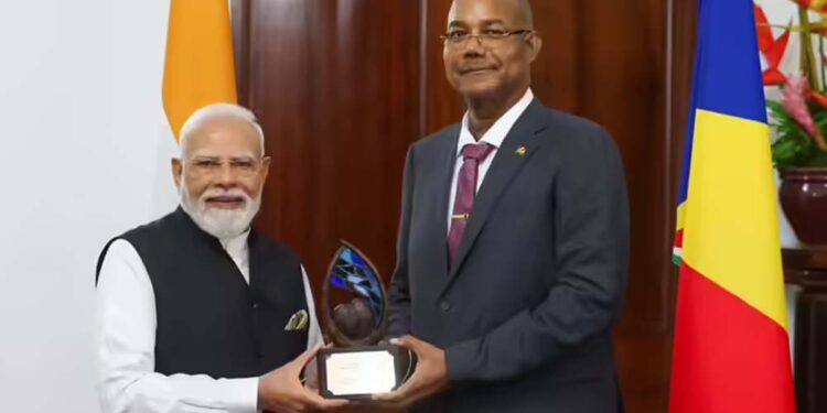 सेशेल्स में पीएम मोदी को मिला सर्वोच्च सम्मान: ‘गार्डियन ऑफ द ब्लू होराइजन’