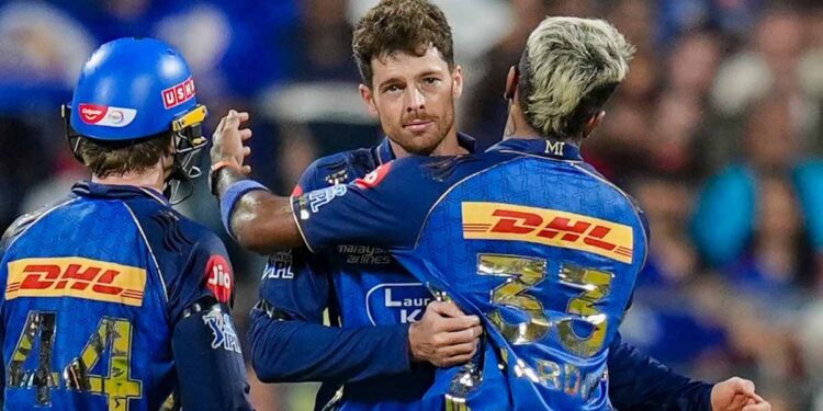 मिचेल सेंटनर का बड़ा दावा: IPL 2026 में चोट के बाद मुंबई इंडियंस ने आधी फीस दी