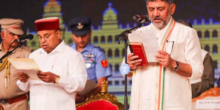 कर्नाटक में बड़ा राजनीतिक बदलाव: डीके शिवकुमार बने मुख्यमंत्री, मंत्रियों ने भी ली शपथ