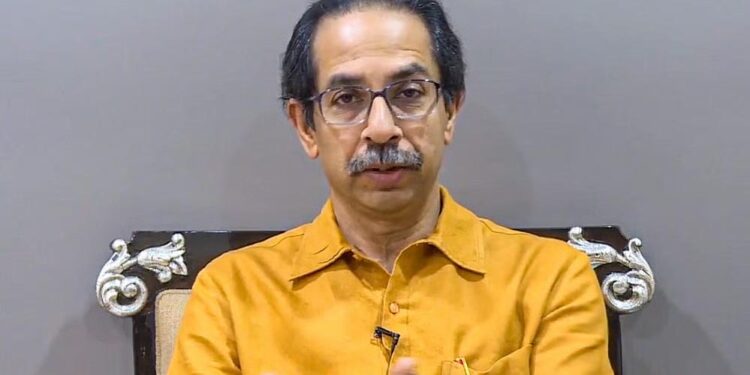 उद्धव ठाकरे को बड़ा झटका? 6 सांसदों की बगावत की चर्चा तेज, शिंदे खेमे की बढ़ी सक्रियता