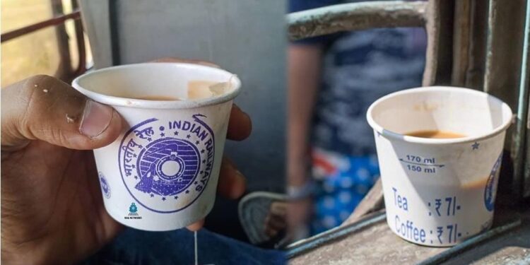 ट्रेन में 10 रुपये की चाय का असली खेल! जानिए रेलवे ने कितना तय किया है इसका रेट