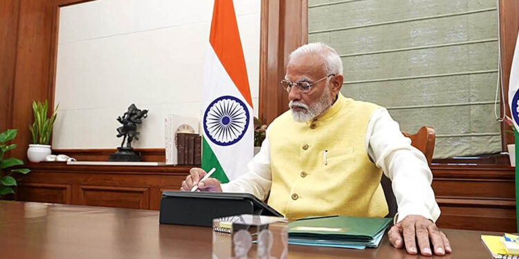 PM मोदी की कैबिनेट में हो सकता है बड़ा फेरबदल, कौन होगा बाहर और किन नए चेहरों को मिल सकता है मौका?