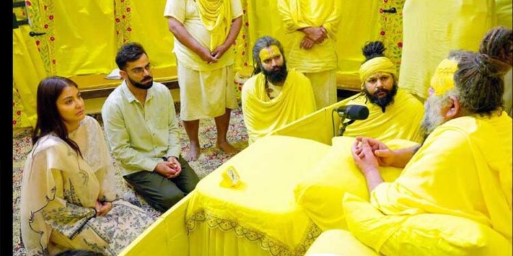 IPL 2026 जीतने के बाद वृंदावन पहुंचे विराट कोहली और अनुष्का शर्मा, प्रेमानंद महाराज से लिया आशीर्वाद