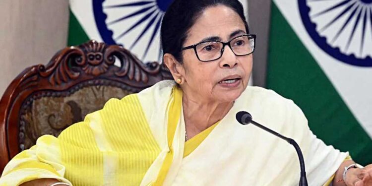 सिलीगुड़ी में ममता बनर्जी के खिलाफ FIR दर्ज, भड़काऊ भाषण देने का आरोप