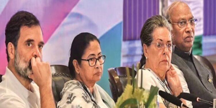 ममता पर कांग्रेस का ‘डबल गेम’? दिल्ली में दोस्ती, बंगाल में सियासी टकराव
