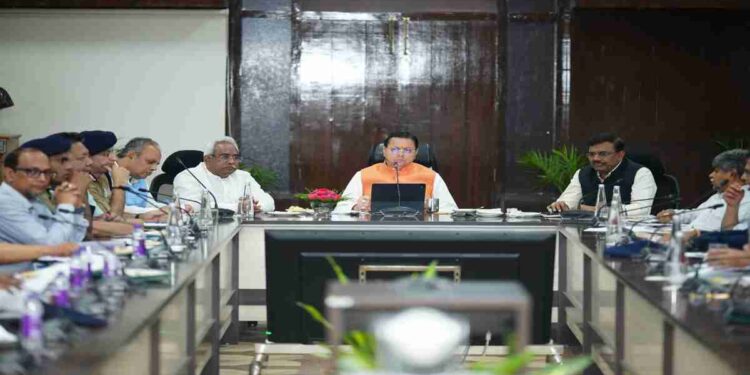 Uttarakhand News: CM धामी ने मानसून सीजन की तैयारियों की समीक्षा, प्रदेश की सभी सड़कों को गड्ढा मुक्त करने के दिए निर्देश…..