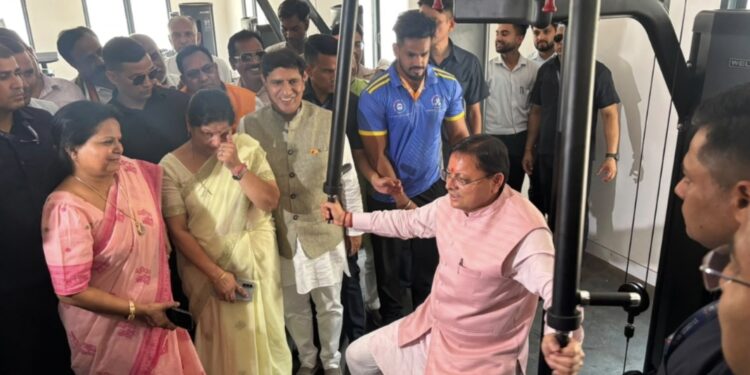 Roorkee: सीएम ने रुड़की को दिया स्पोर्ट्स कॉम्प्लेक्स का तोहफा, की एक्सरसाइज, बैडमिंटन पर भी आजमाया हाथ