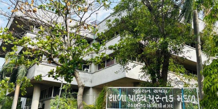 शाला प्रवेशोत्सव से पहले प्राथमिक विद्यालयों में पुस्तकें पहुँचाने के लिए प्रशासन सजग:    पावरा