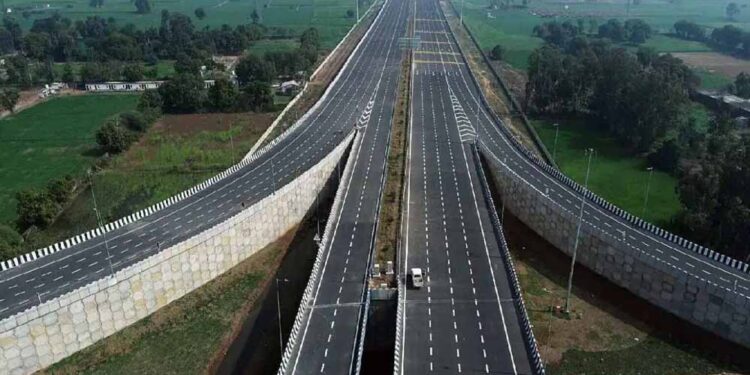 हाईवे पर बीच रास्ते में फंसी गाड़ियों को मिलेगी तुरंत मदद, NHAI की 24X7 सेवा की तैयारी