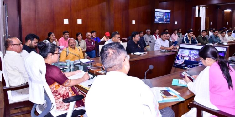 जनसुनवाई में डीएम ने सुनीं 38 शिकायतें, समयबद्ध निस्तारण के दिए निर्देश,भ्रष्टाचार पर जीरो टॉलरेंस, गड्ढामुक्त सड़कें सरकार की सर्वोच्च प्राथमिकता : जिलाधिकारी अपूर्वा पाण्डे…