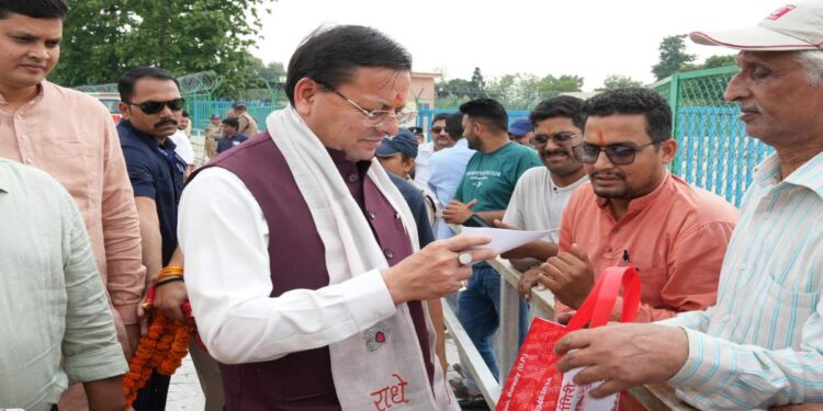 Uttarakhand News: जनता दरबार में CM धामी, अधिकारियों को दिए त्वरित समाधान के निर्देश….