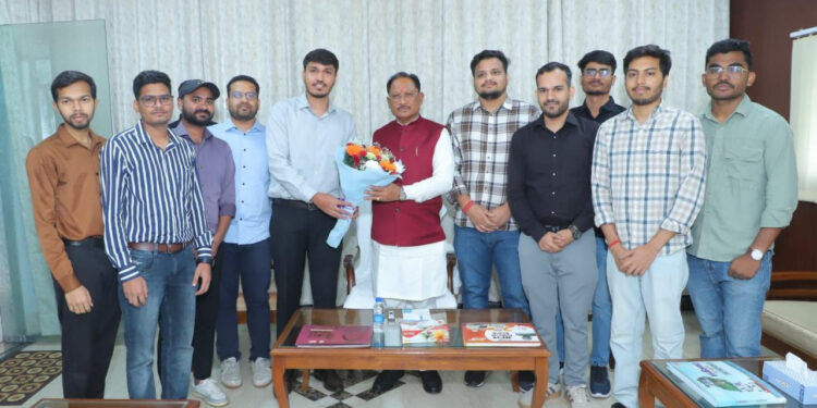 मुख्यमंत्री विष्णुदेव साय ने यूपीएससी प्रारंभिक परीक्षा में सफल ट्राइबल यूथ हॉस्टल के विद्यार्थियों से की मुलाकात….