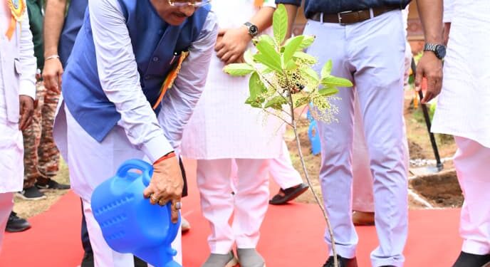 मातृशक्ति एवं प्रकृति के प्रति श्रद्धा का अनुपम संगमः मुख्यमंत्री विष्णु देव साय ने ’’राम वाटिका’’ में किया रुद्राक्ष का पौधारोपण….