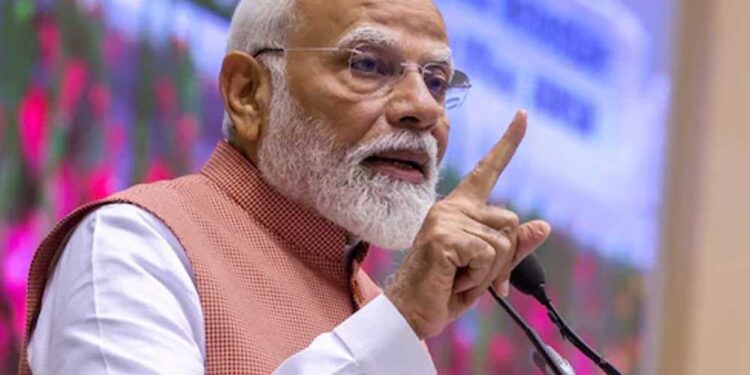 हिंदू ग्रोथ रेट’ से कांग्रेस ग्रोथ रेट तक… PM मोदी ने विकास की बहस में कांग्रेस को घेरा