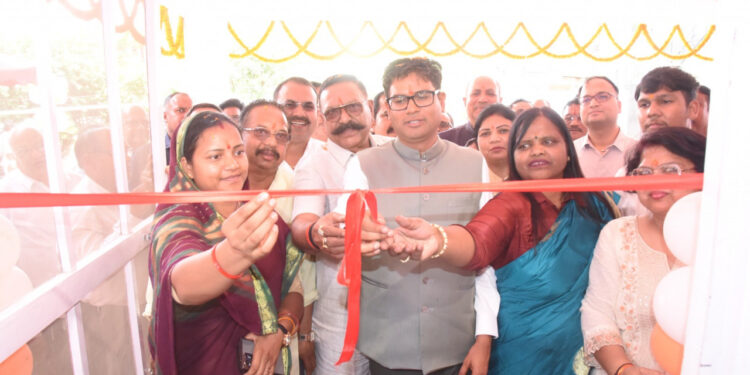 बुजुर्गों को मिला अपनापन और सम्मान का नया ठिकाना, अंबिकापुर में शुरू हुआ ‘सियान गुड़ी’ डे-केयर सेंटर, वित्त मंत्री ओ.पी. चौधरी ने किया शुभारंभ, वरिष्ठ नागरिकों के साथ खेली कैरम-लूडो…..