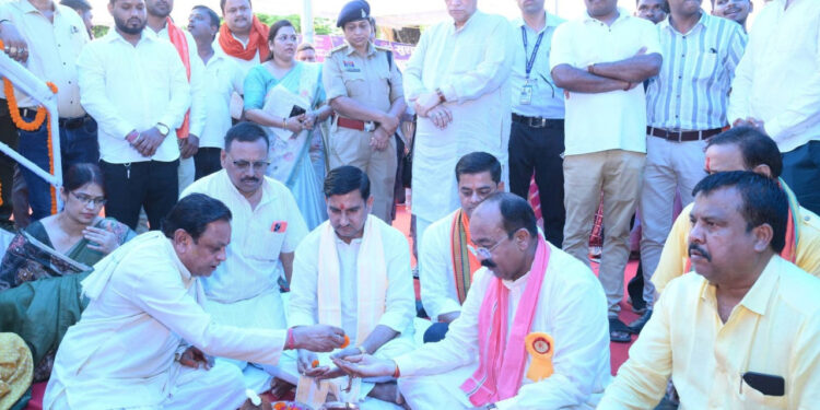 विकास की नई इबारत लिख रहा बिलासपुर, योजनाओं का लाभ अंतिम व्यक्ति तक पहुंचाना हमारी प्रतिबद्धता : केंद्रीय राज्य मंत्री तोखन साहू……