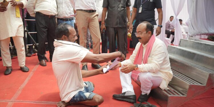 सुशासन तिहार 2026 : उप मुख्यमंत्री अरुण साव की संवेदनशीलता से दिव्यांग कपिल के चेहरे पर लौटी मुस्कान’….
