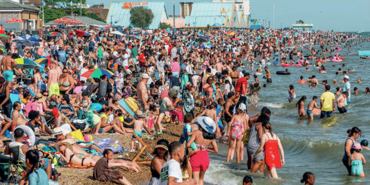 Heatwave in UK: दो महीने में 2700 मौतें, हीटवेव ने बढ़ाई चिंता, यूरोप में सऊदी जैसी गर्मी के हालात