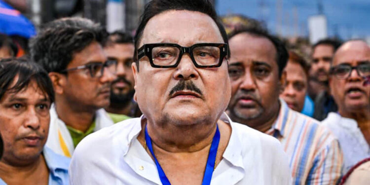 ममता बनर्जी को बड़ा सियासी झटका, मदन मित्रा बागी TMC गुट के साथ आए